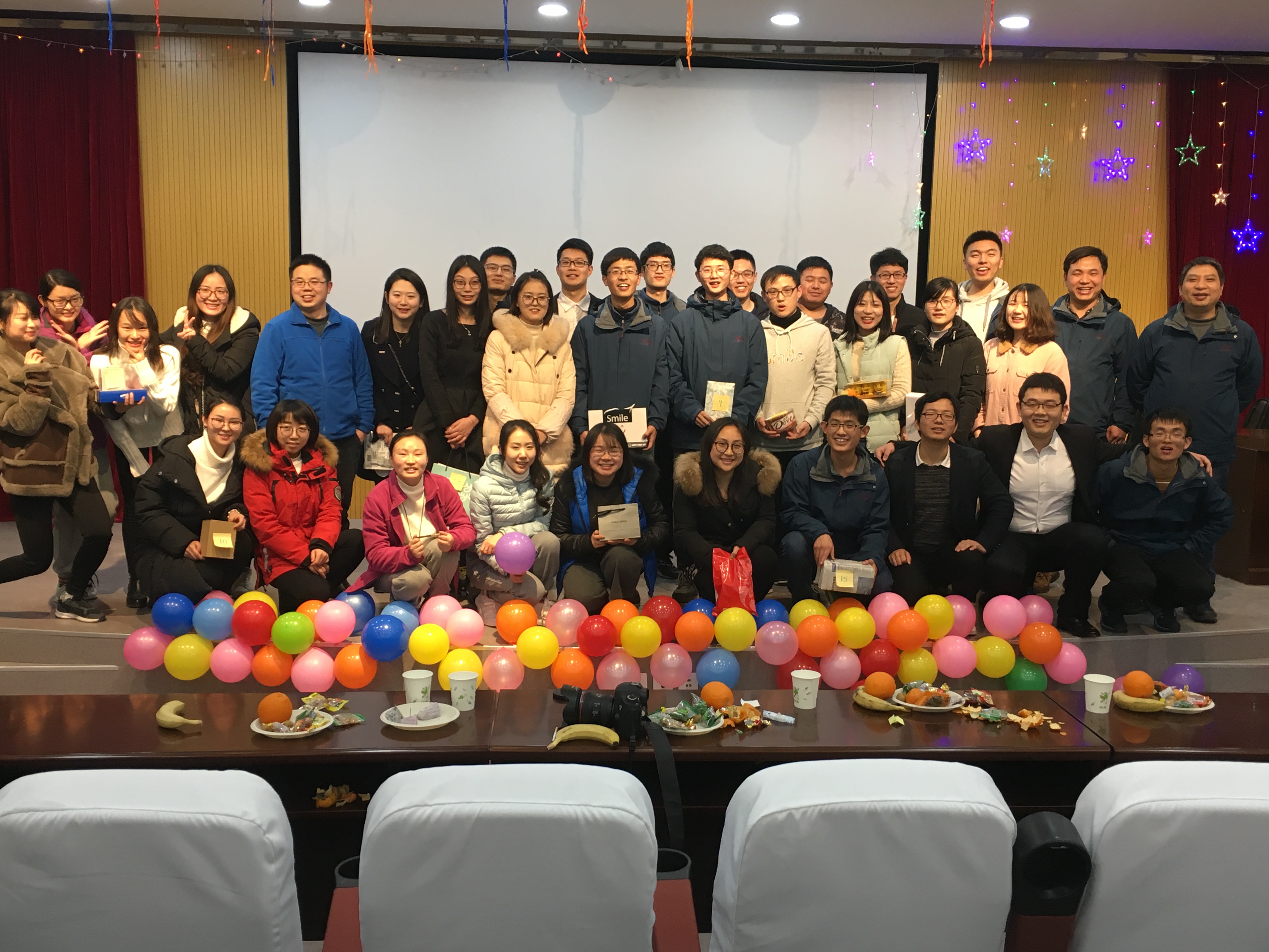 所（园）研究生举办迎新年包饺子活动暨庆元旦晚会