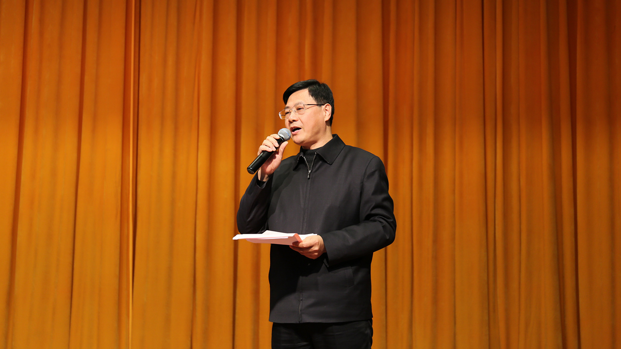 所党委宇文扬书记主持表彰大会.jpg