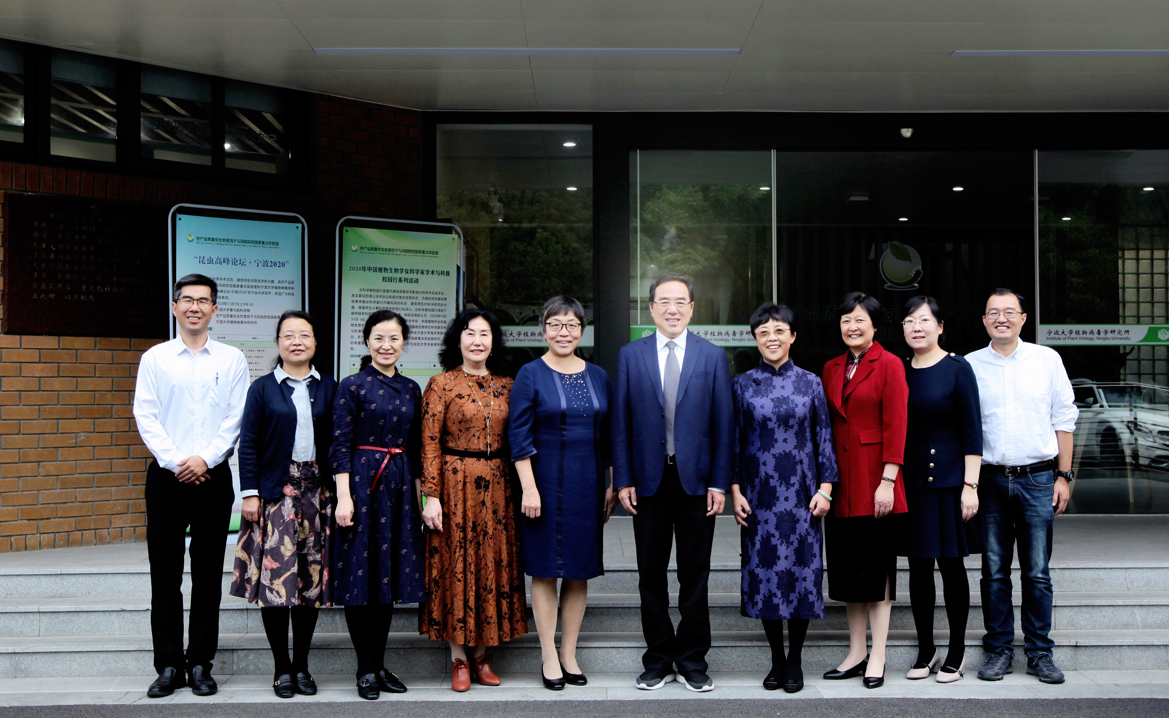 杭老师女科学家2.jpg 杭老师女科学家2.jpg