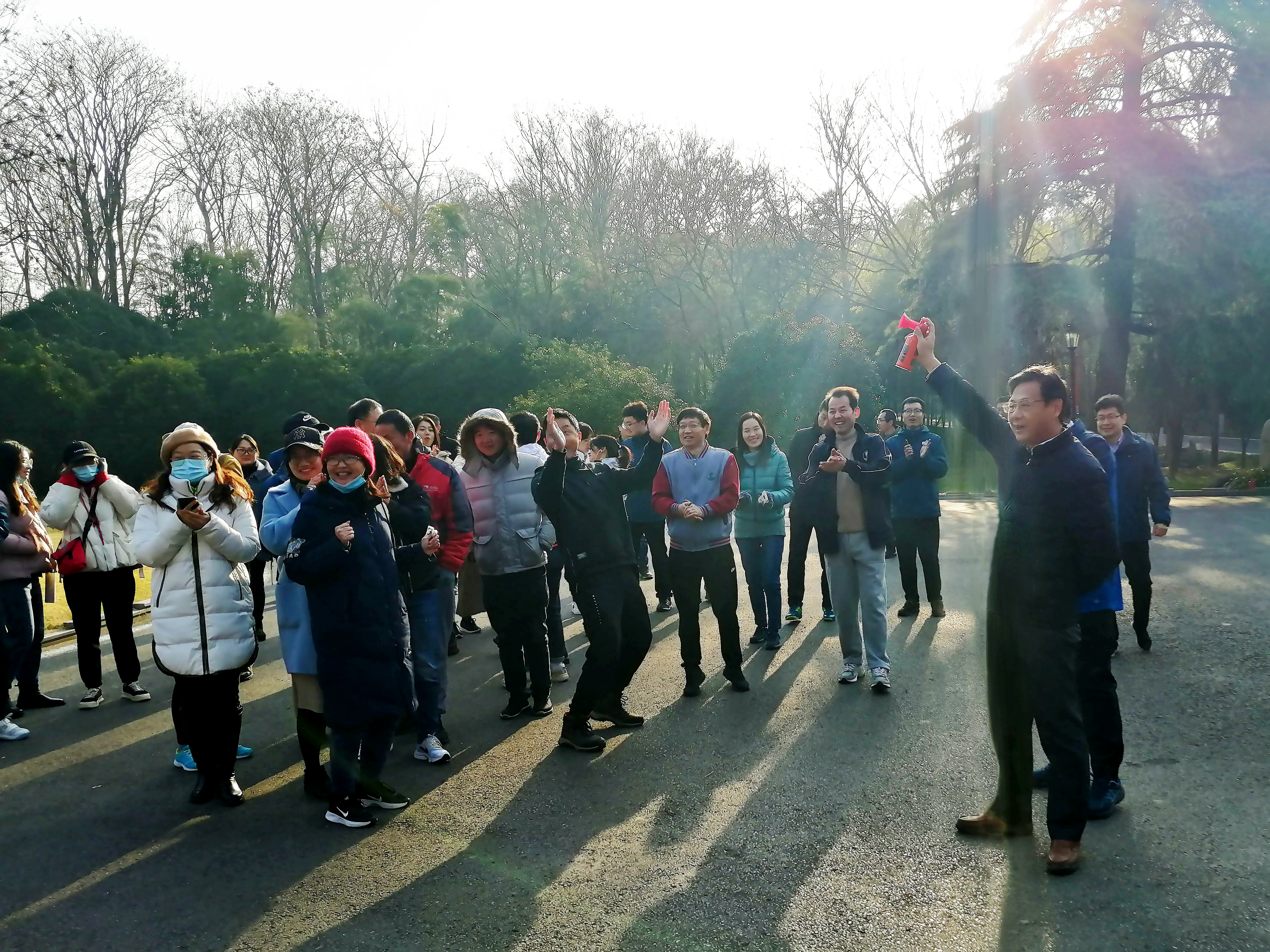 迎新年登山_副本.jpg