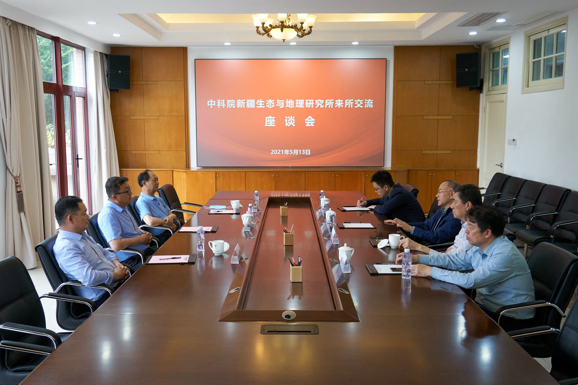 中国科学院新疆生地所张元明所长一行来所考察交流