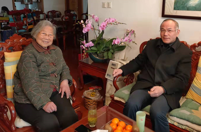 所领导走访慰问离退休老同志