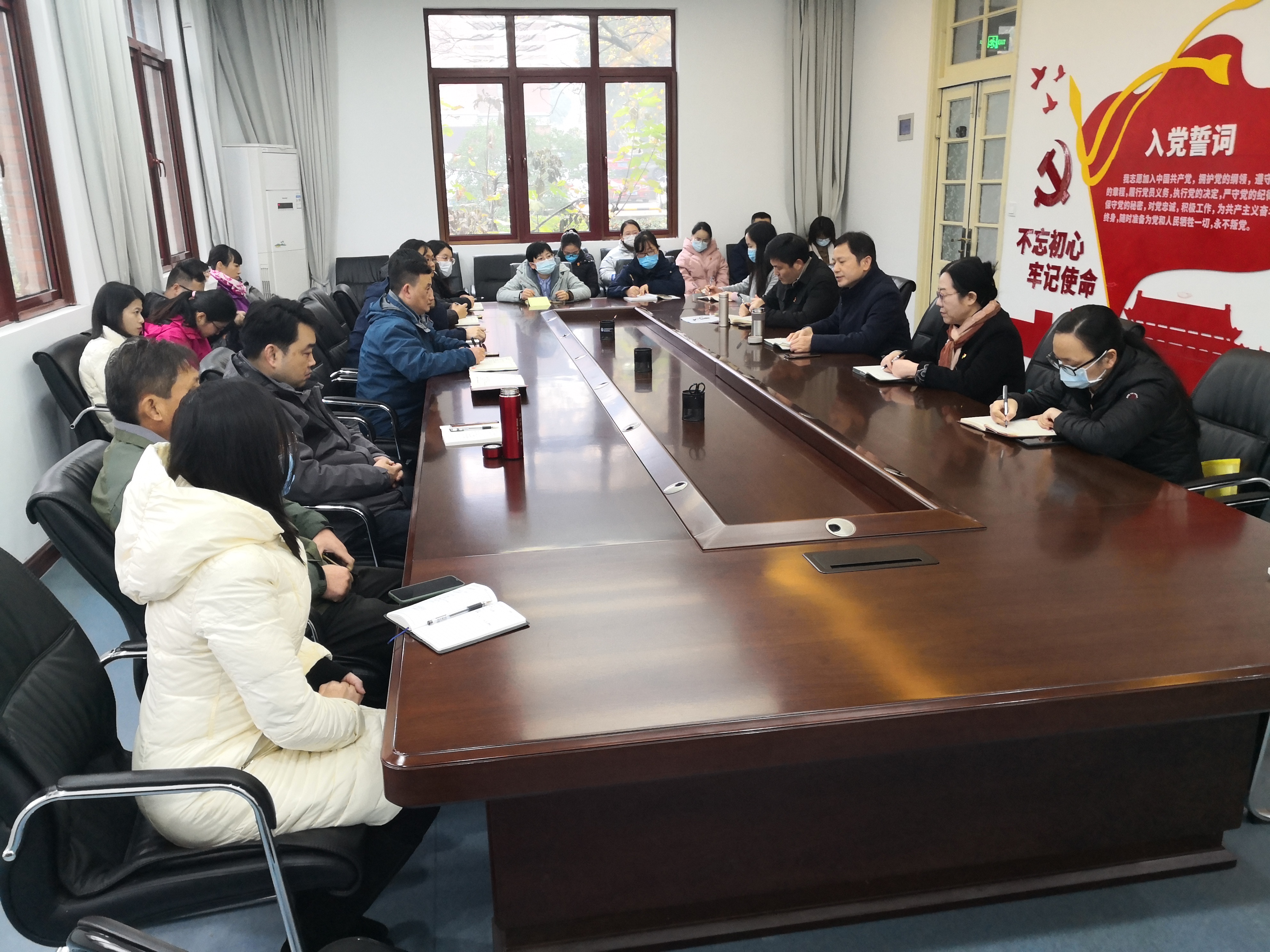 梁所讲党课.jpg