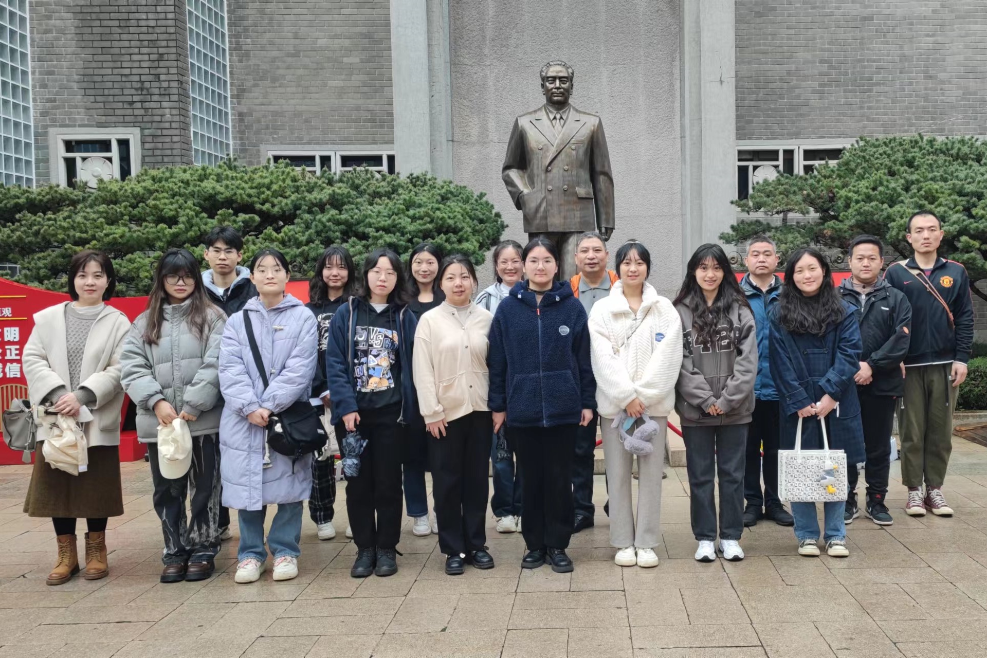 20230323梅园新村参观_副本.jpg