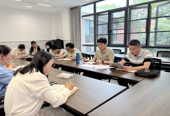 药用植物研究中心党支部召开深入学习贯彻中央八项规定精神学习教育“学查改”工作推进会
