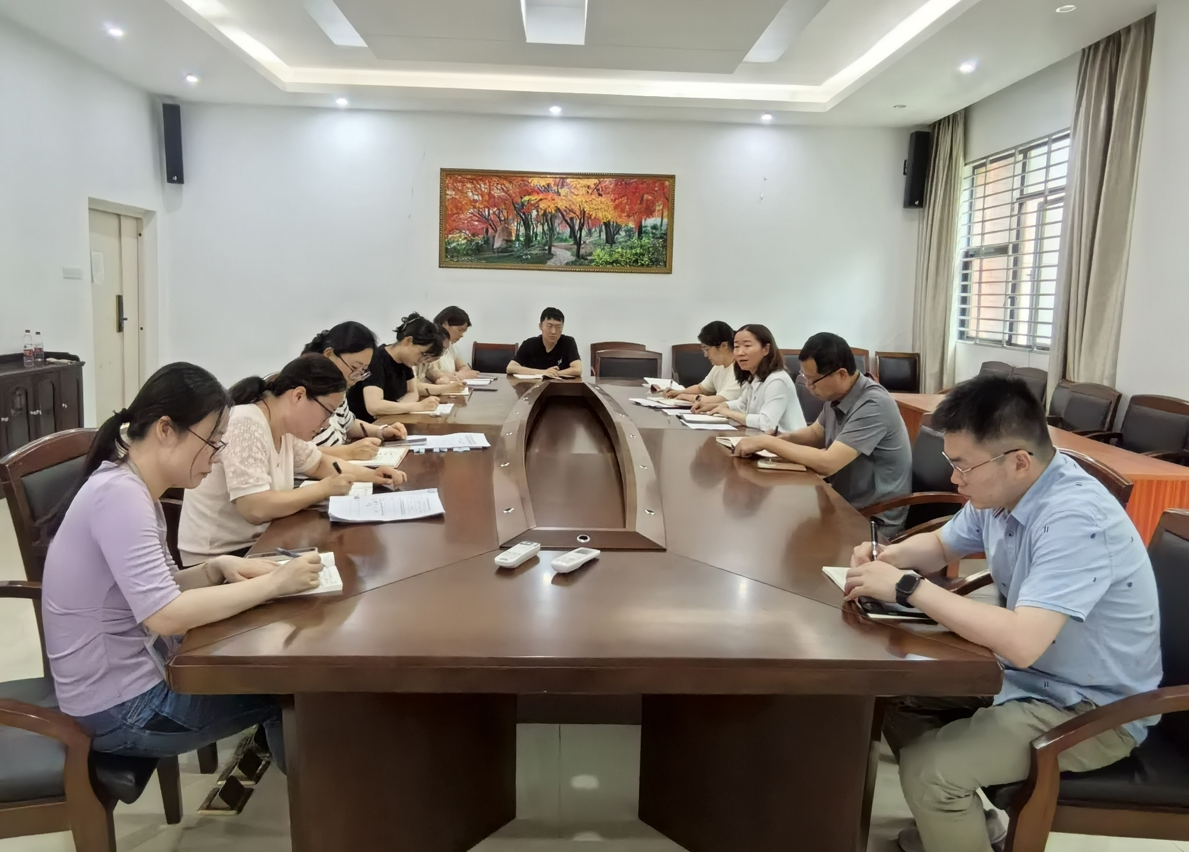 植物标本馆（植物系统演化研究中心、图书信息中心）党支部召开深入学习贯彻中央八项规定精神学习教育“学查改”工作推进会